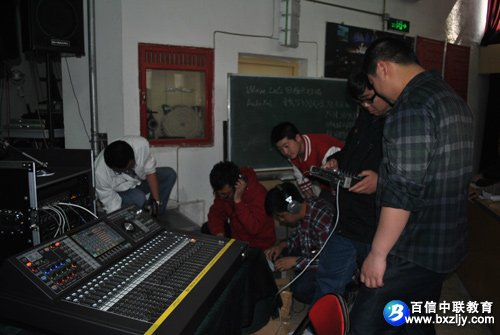 ����ʦ��ѵ�ֳ�